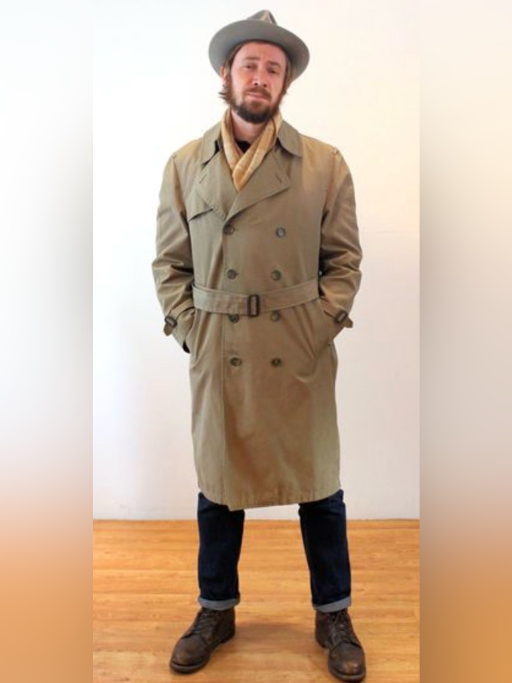 Vintage London Fog man’s double breasted trench coat in khaki tan. 44 long.